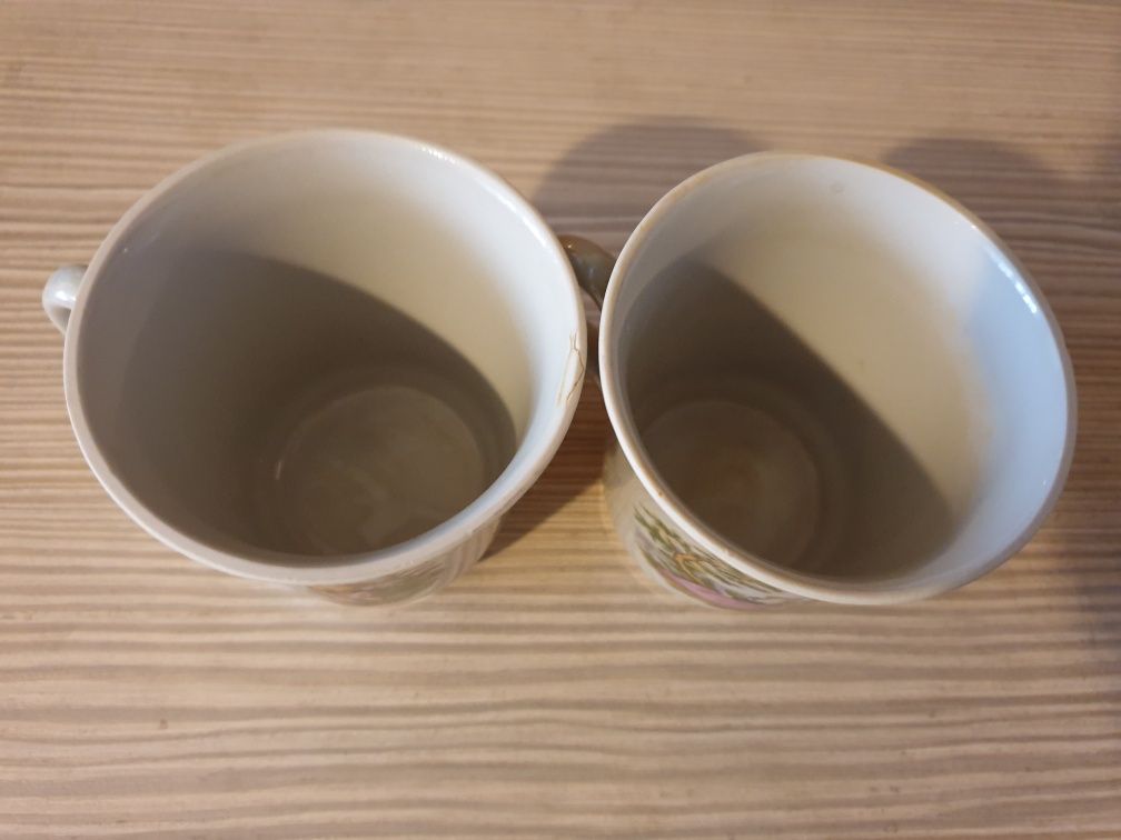 Две чашки (под чай или кофе)