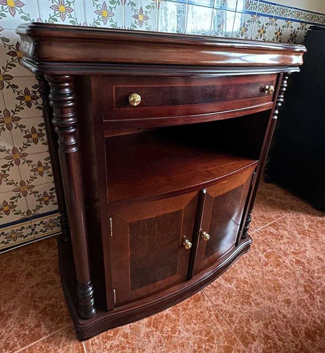 Móvel de televisão rotativo antigo