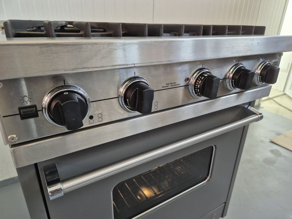 Шикарна газова плита з газовою духовкою