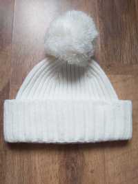Теплая зимняя женская  шапка