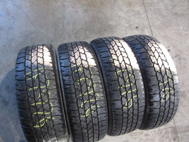 Bridgestone dueler a/t 265/65/17