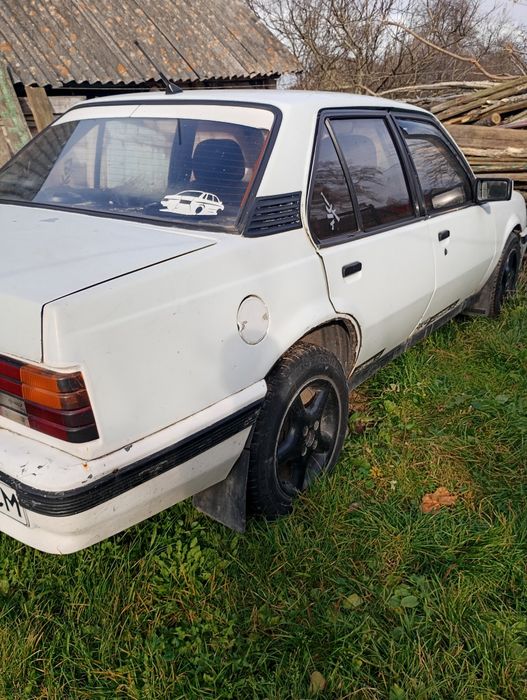 Опель аскона 1.6