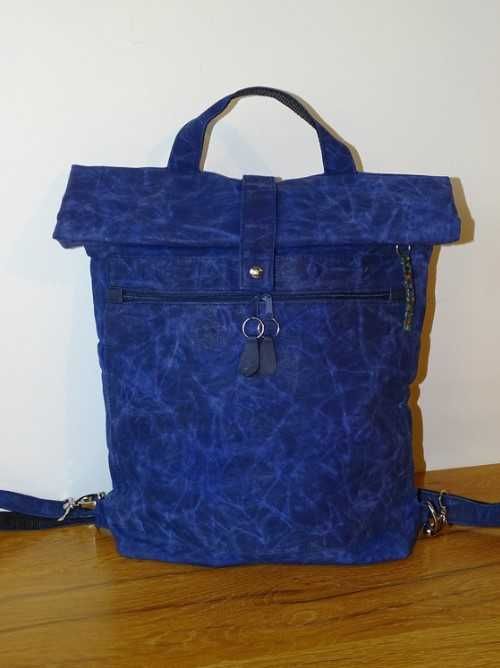Plecak z płótna woskowanego (bagpack made of waxed material)