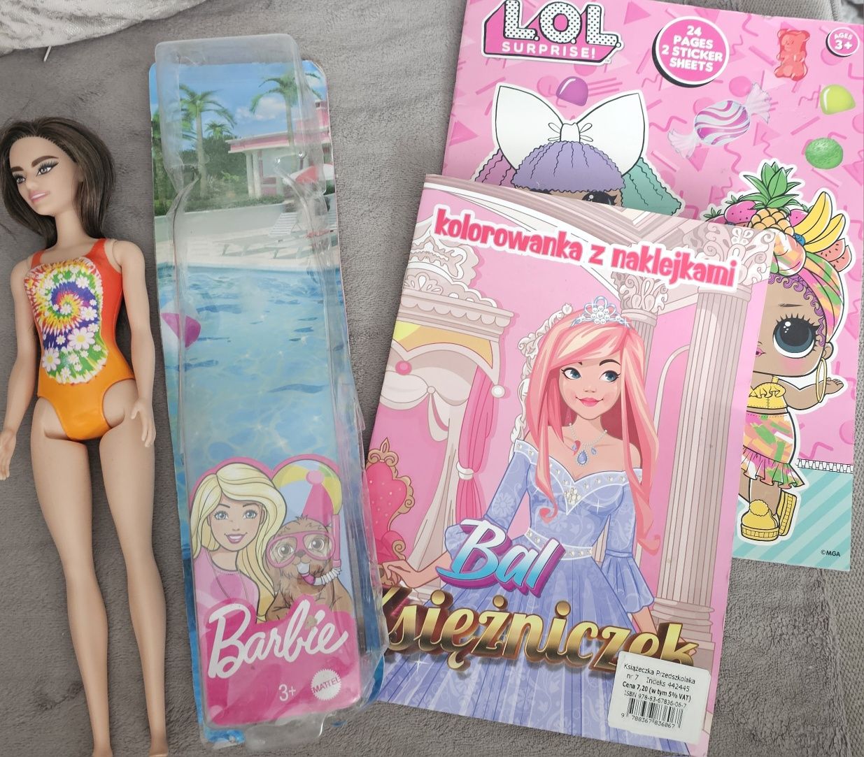 Wyprzedaż Lalka Barbie w stroju kąpielowy plus lol książeczka z naklej