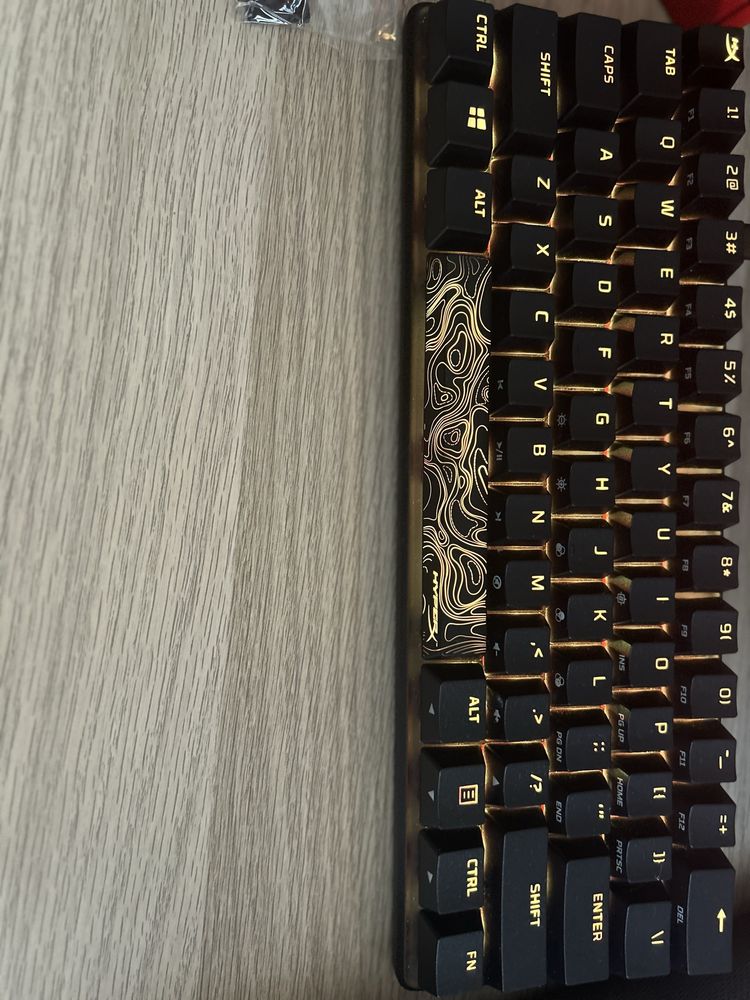 Teclado HyperX 60% GAMING RGB
