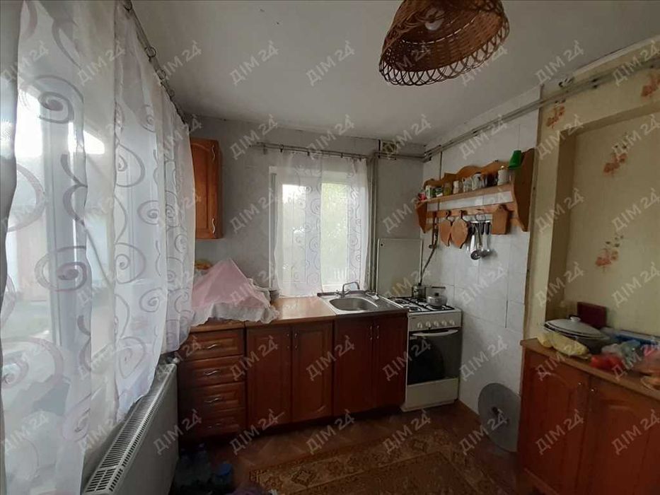 Будинок на два входи. Заходь та живи!