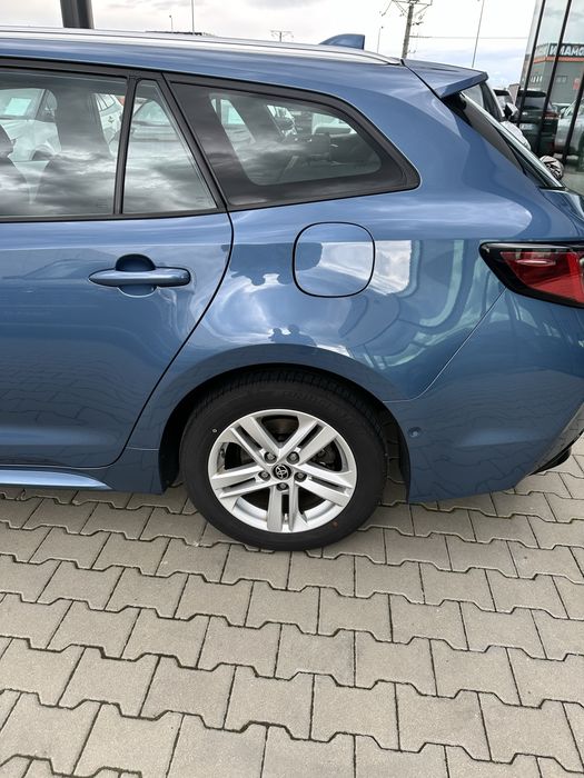 Oryg. Felgi Toyota Corolla 16 cal z oponami letnimi oraz czujnikami