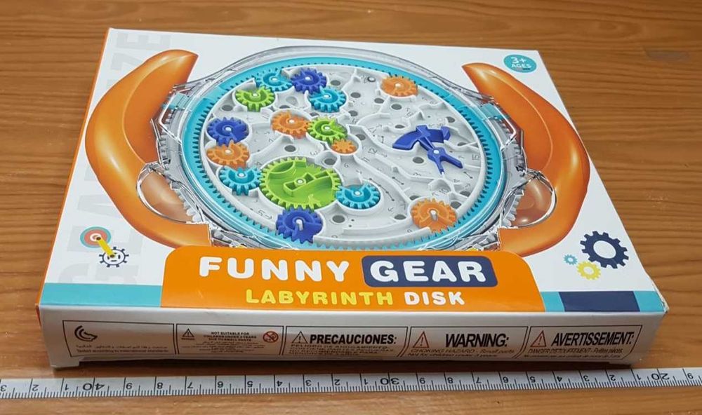 Гра лабіринт головоломка для дітей та дорослих