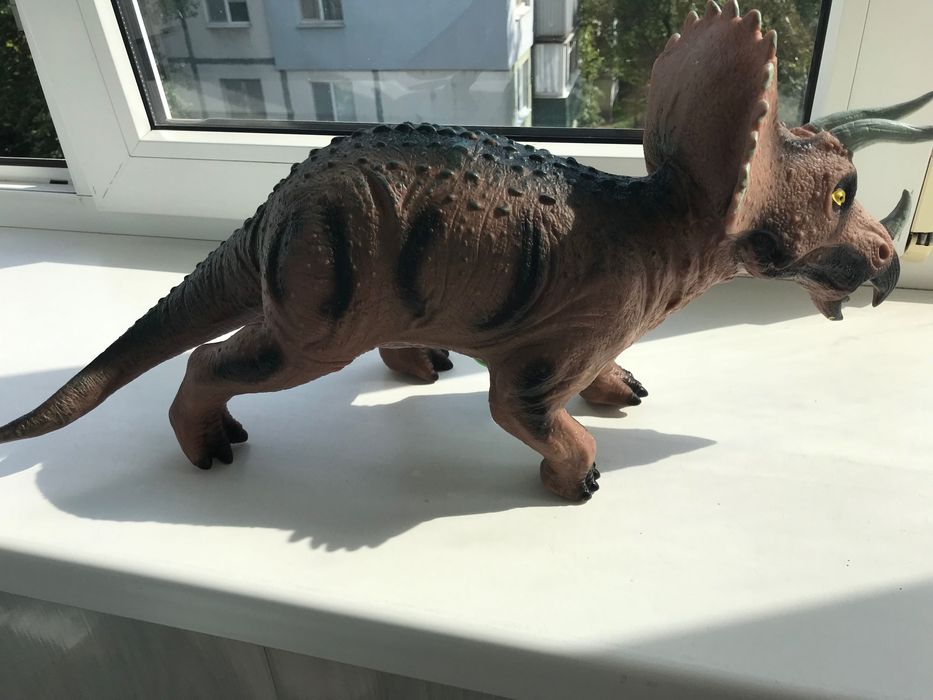 Продам игрушку Динозавр