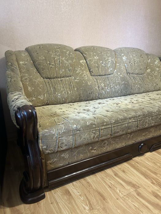 Диван розкладний. Боковини з дерева бук