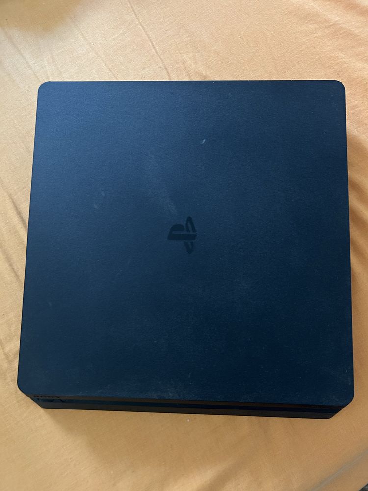 Vendo PS4 com comando original