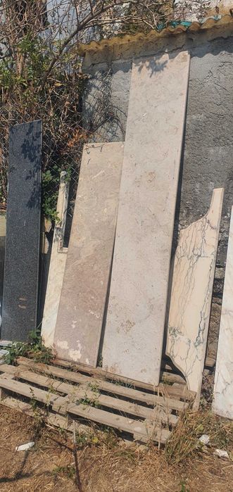 balcões em marmore e peças em granito para remates de balcões usados