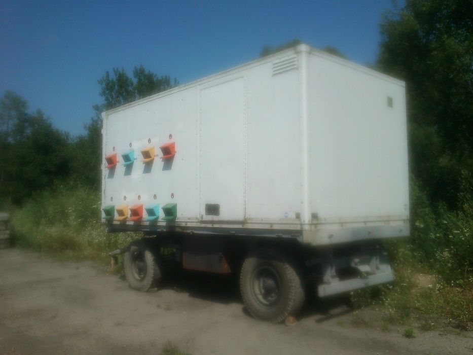 Бджолопавільйон з бджолами