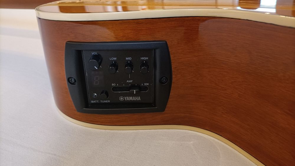 Guitarra electroacústica Yamaha CPX 600 Vintage Tint