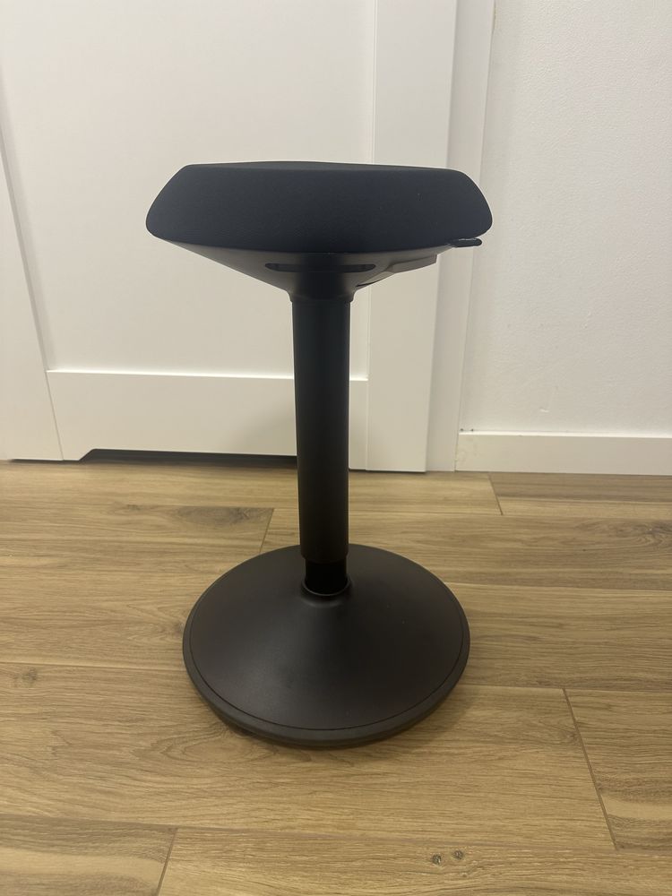 Taboret, stołek ergonomiczny Backerz czarny