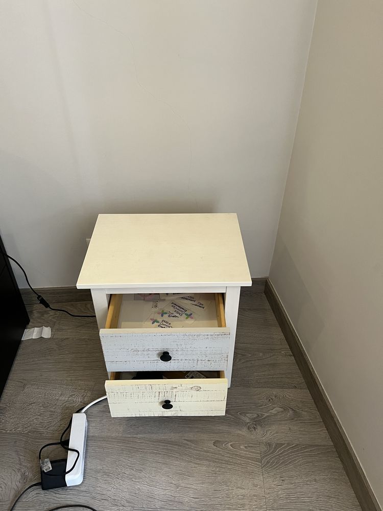 2 Mesas de Cabeceira IKEA com 2 Gavetas cada - 10€ (cada)