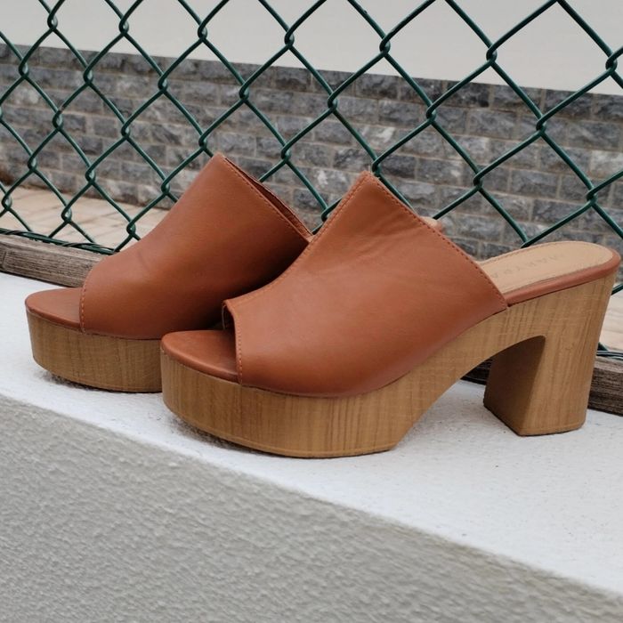 Sandália MaryPaz tacão cor caramelo