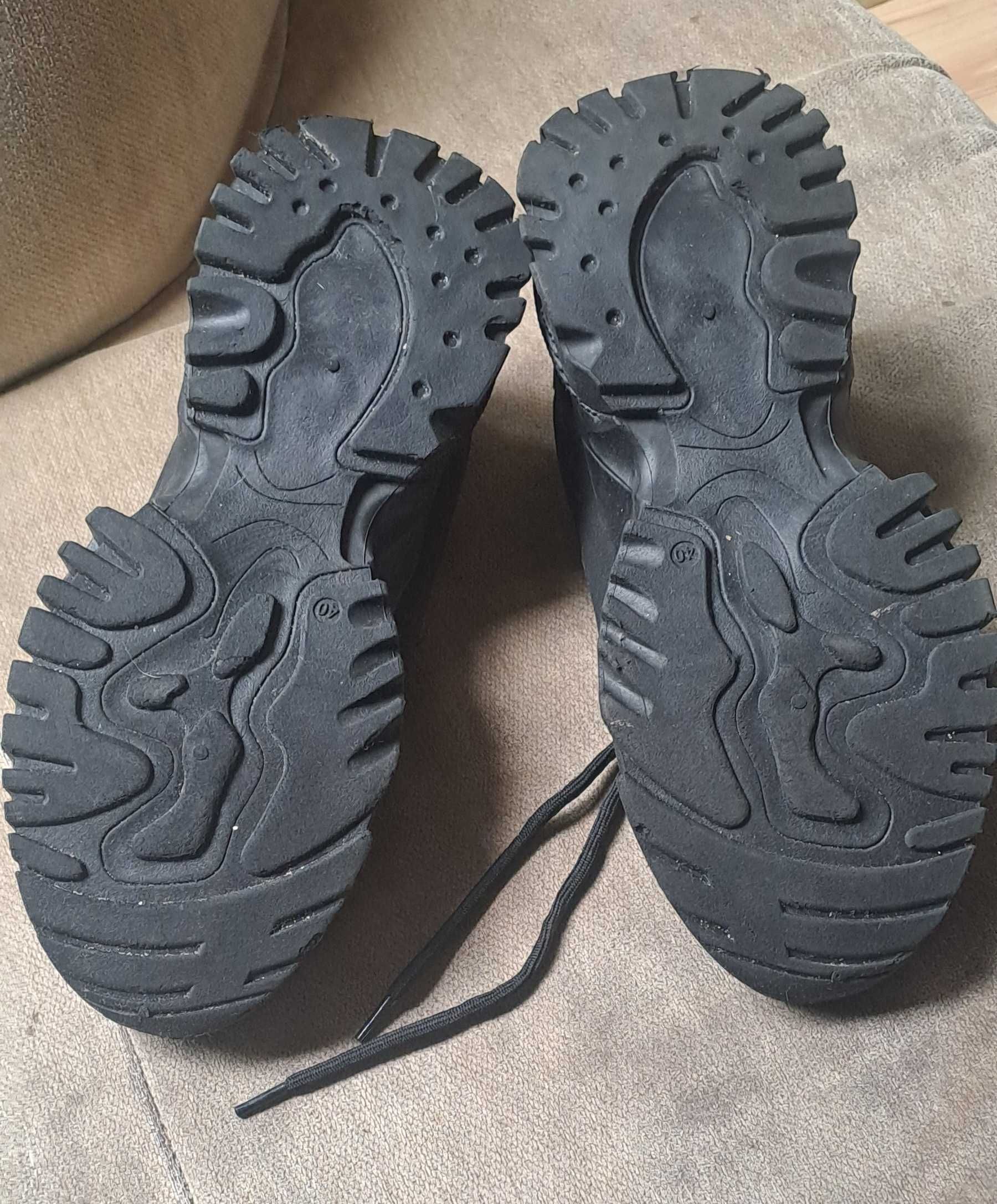 Czarne sneakersy ze złotym akcentem, NOWE