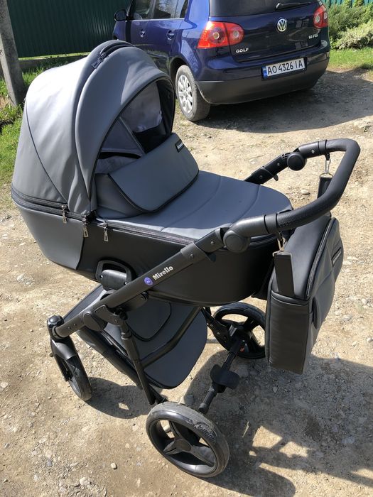 Продам коляску в хорошому стані підійде і для хлопчика і для дівчинки)