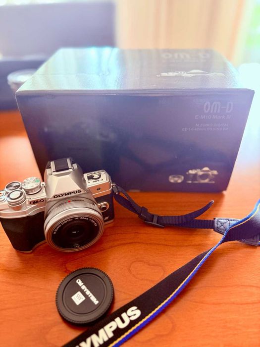 Máquina Fotográfica Olympus OM-D E-M10 Mark IV + 2 Lentes + Acessórios