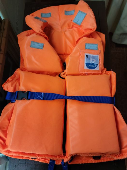 Coletes salvavidas para embarcação de recreio.