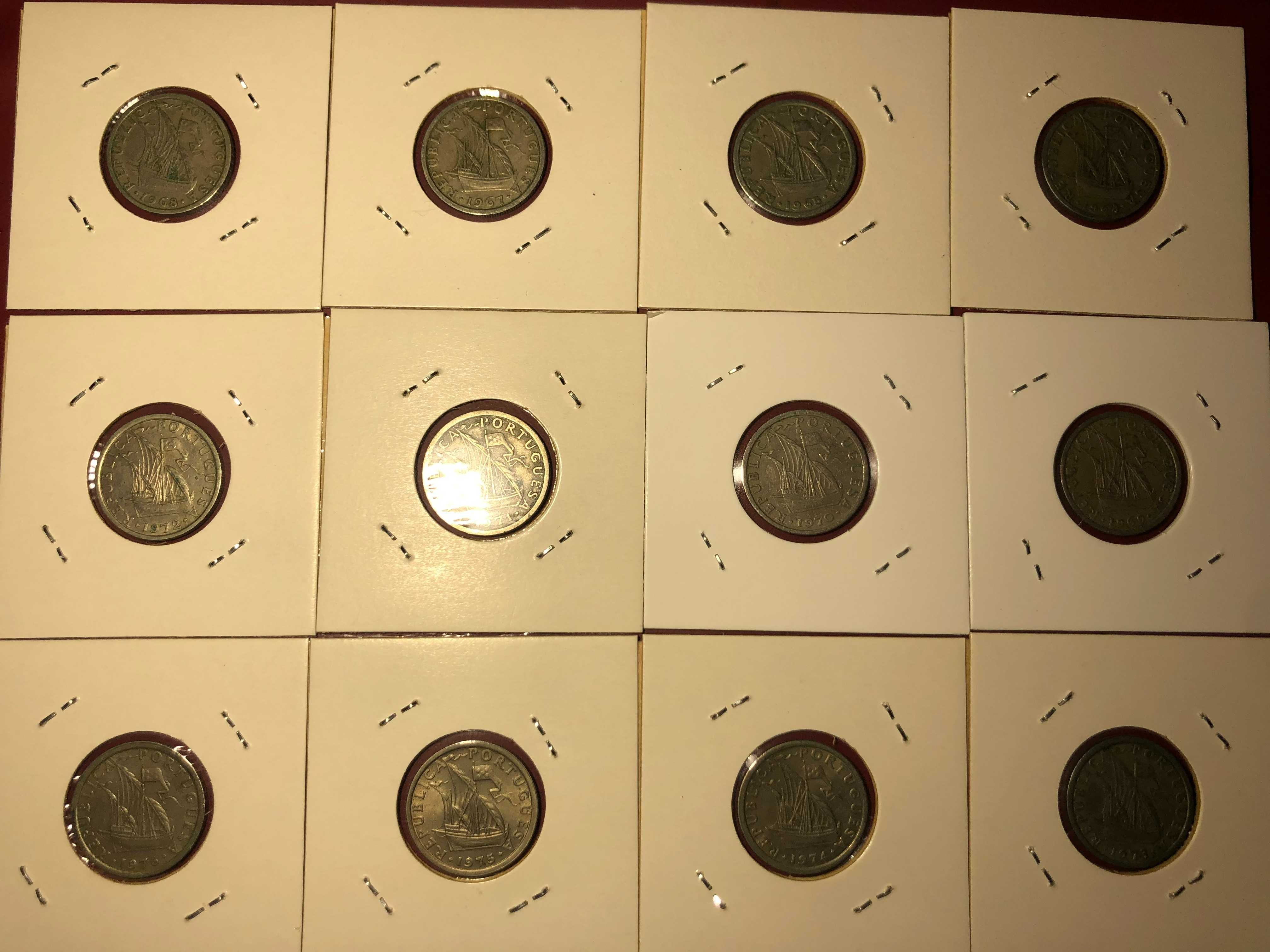21 moedas de 2,5 escudos todas diferentes em cuproniquel e em àlveolos