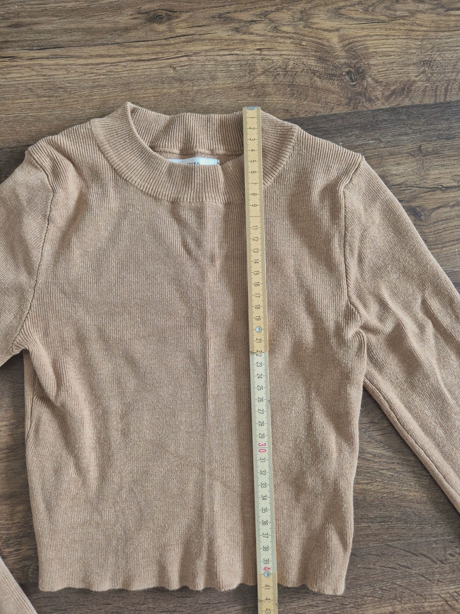 Crop top sweterkowy