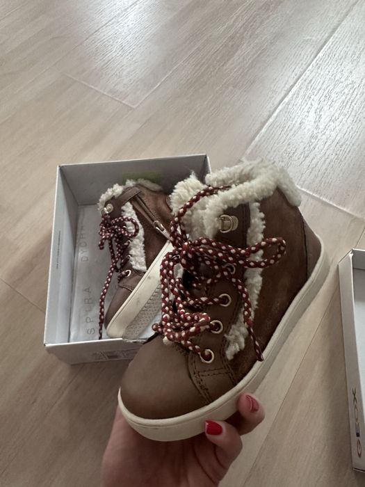 Продам дитяче осінньо-зимове взутт Geox