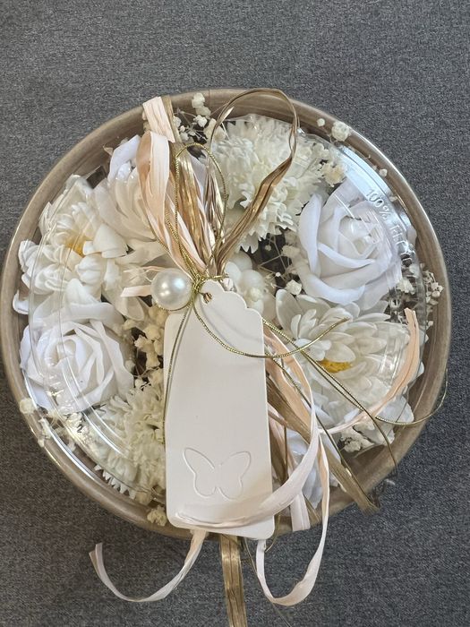 Zestaw prezentowy kwiaty mydlane, świeca sojowa