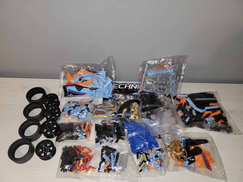 LEGO Porsche 911 RSR Martini Racing, Adidas, Michelin 1580 elementów