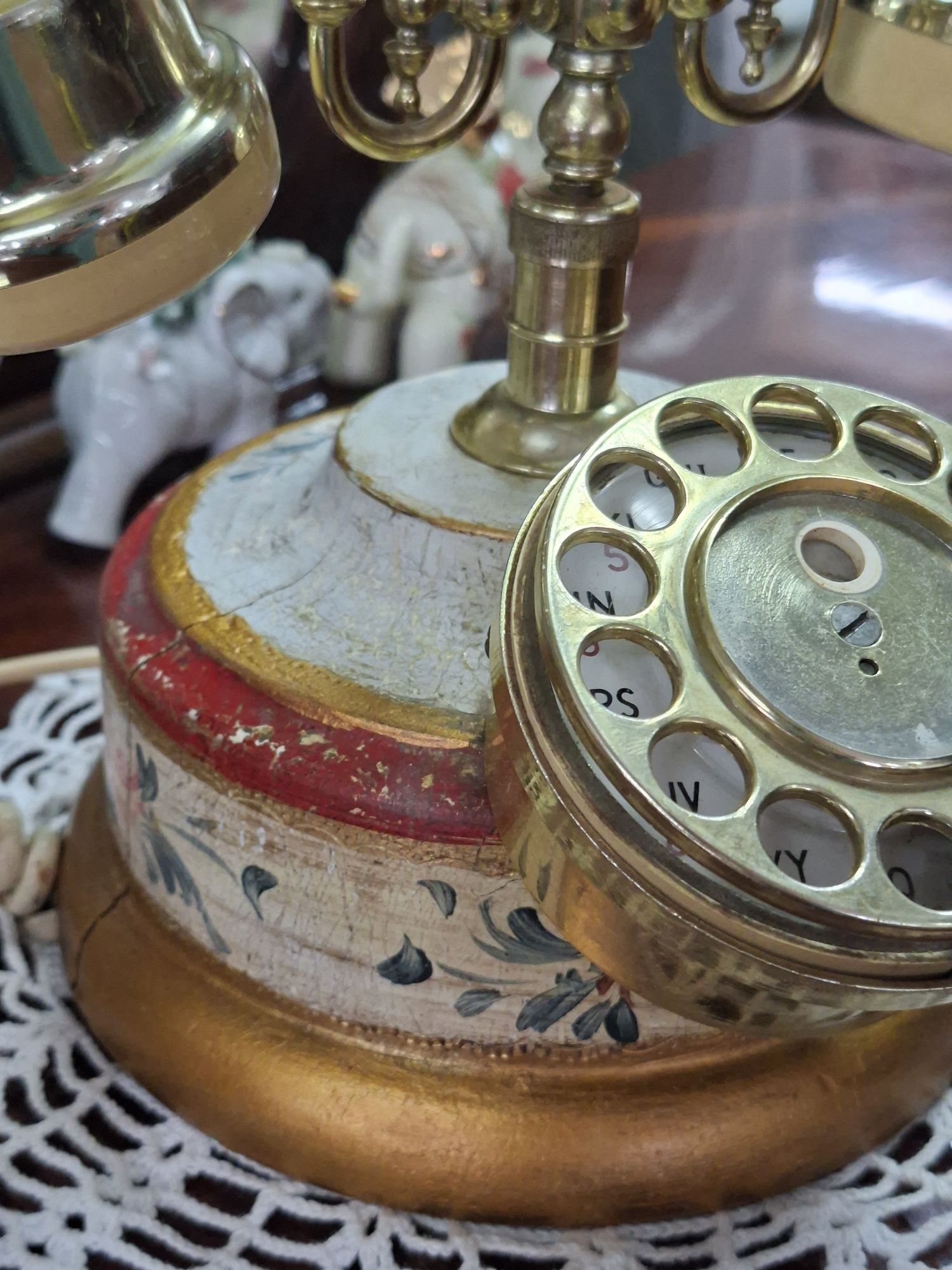 Telefone de disco em madeira pintado á mão