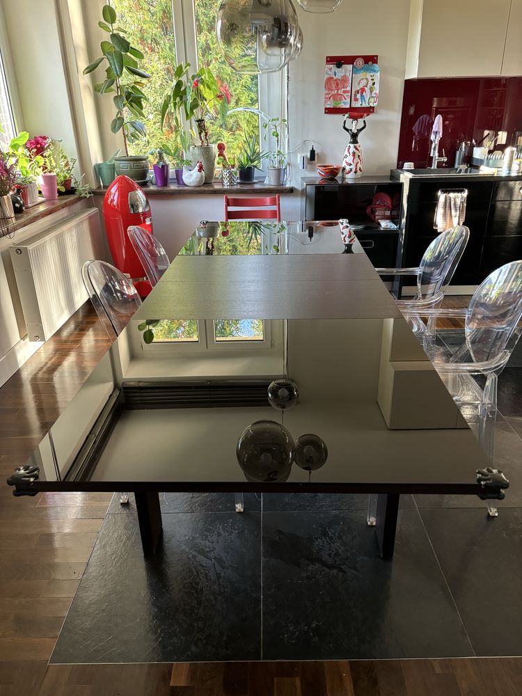 Piękny solidny stół szklany elegancji