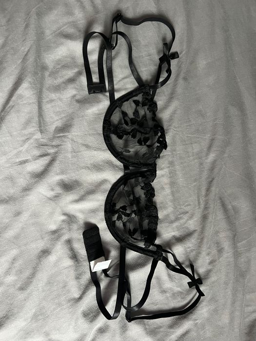 Комплект білизни , чорний кружевний. 80/85 В/С ( без трусиків)