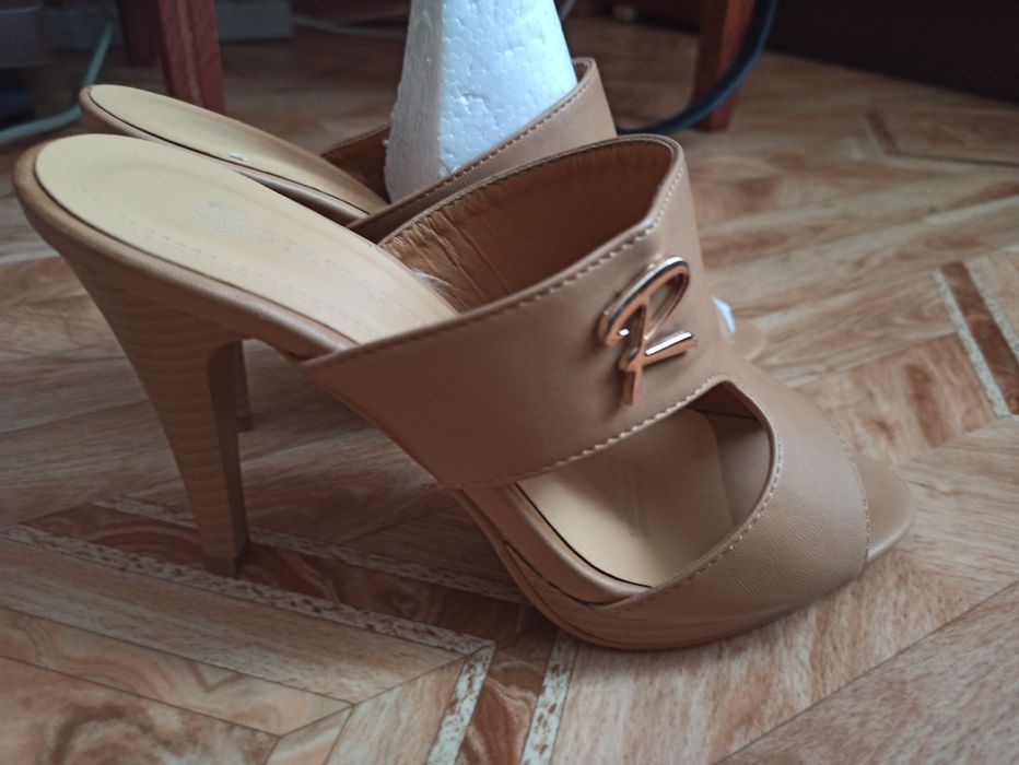 Обувь женская 38 размер