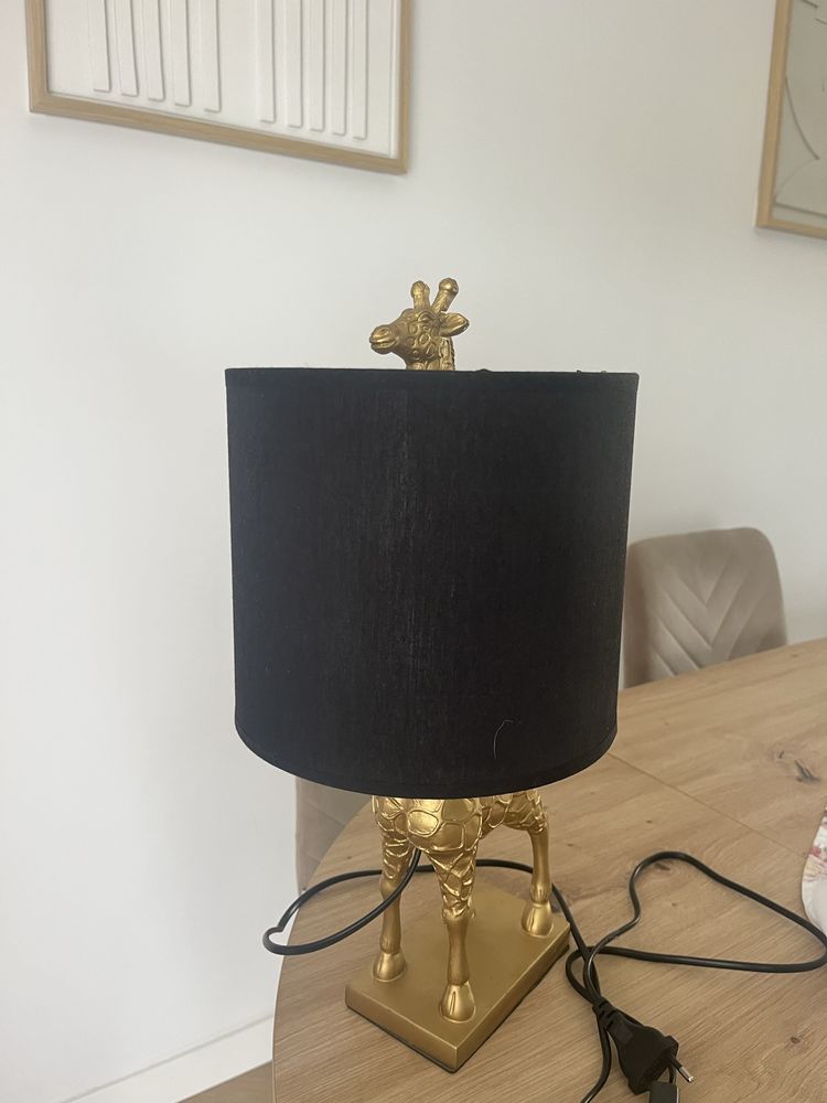 Nowoczesna lampa stołowa żyrafa stojąca czarno złota glamour lampka