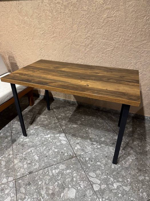 Стіл для кухні, кафе чи у заклад харчування