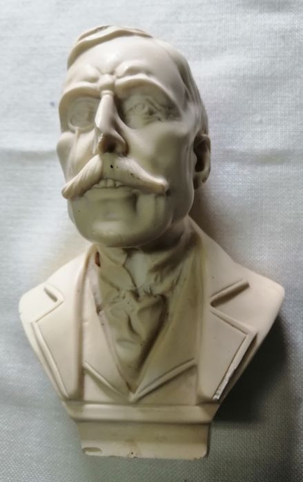 Busto Eça de Queirós.