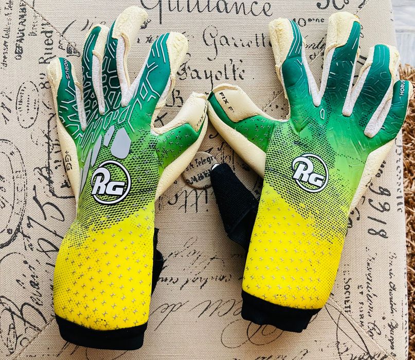 Luvas de Guarda redes utilizadas em jogo