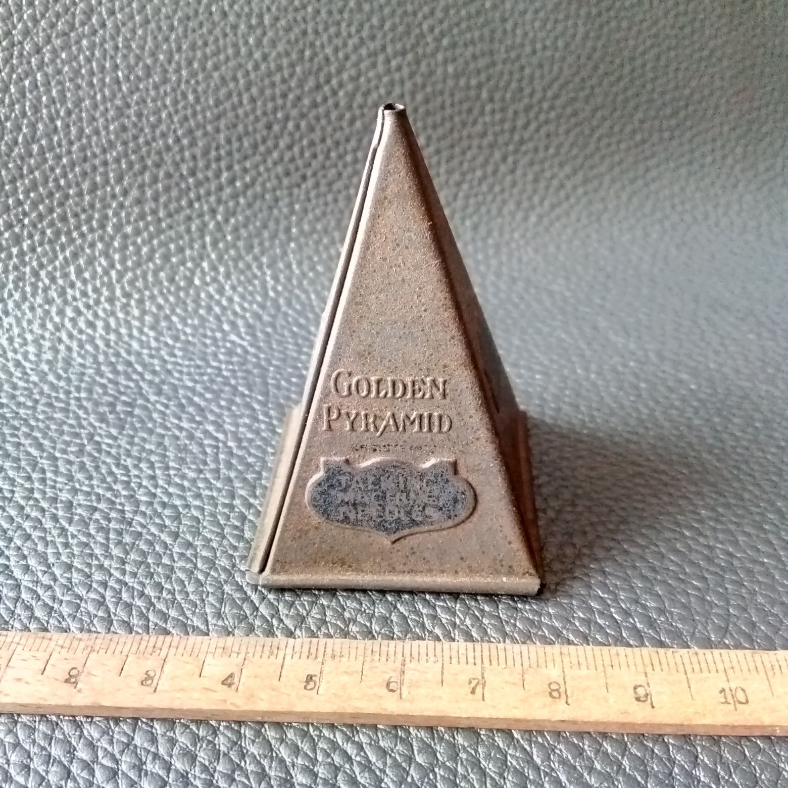 "Golden Pyramid" lata de agulhas para gramofone,vazia