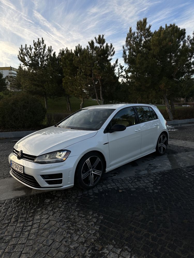 Volkswagen Golf 7 R 2016 Полный привод (310 л.с)