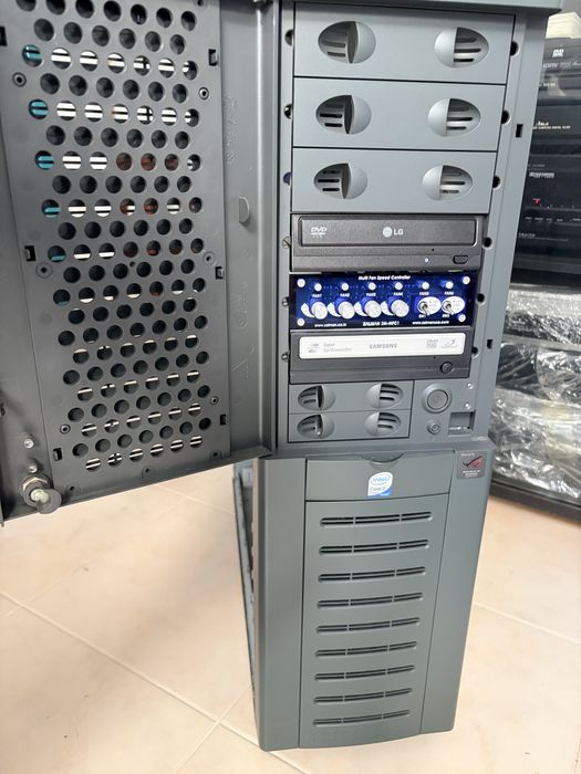 Caixa servidor com varios componentes