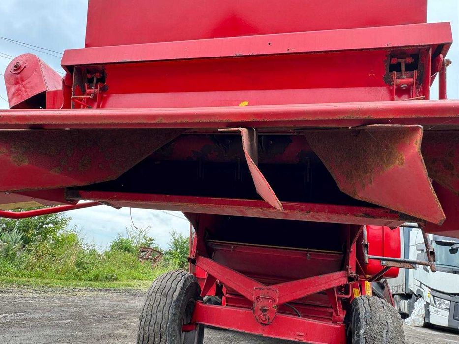 Свіжо привезений комбайн Massey Ferguson 20 48S Клас Sampo Норвегія
