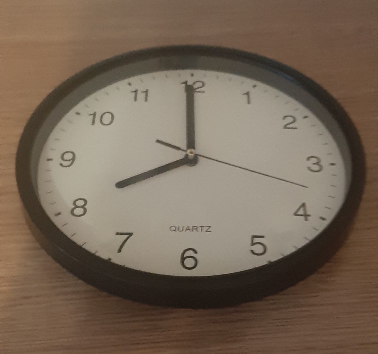 Zegar ścienny czarny średnica 23 cm