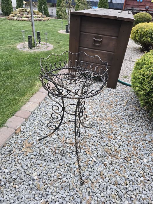 Sprzedam  KWIETNIK  w stylu  retro