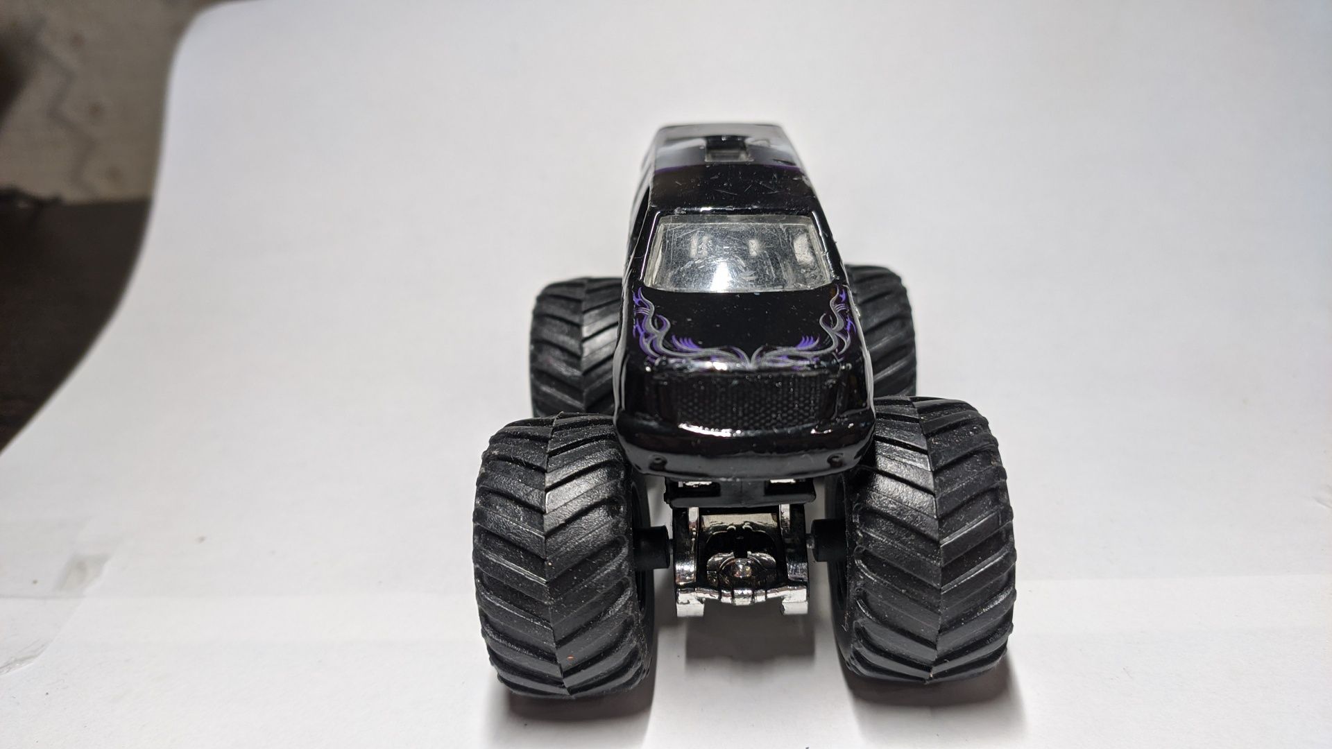 Машинка модель hot wheels monster truck Mohawk Warrior