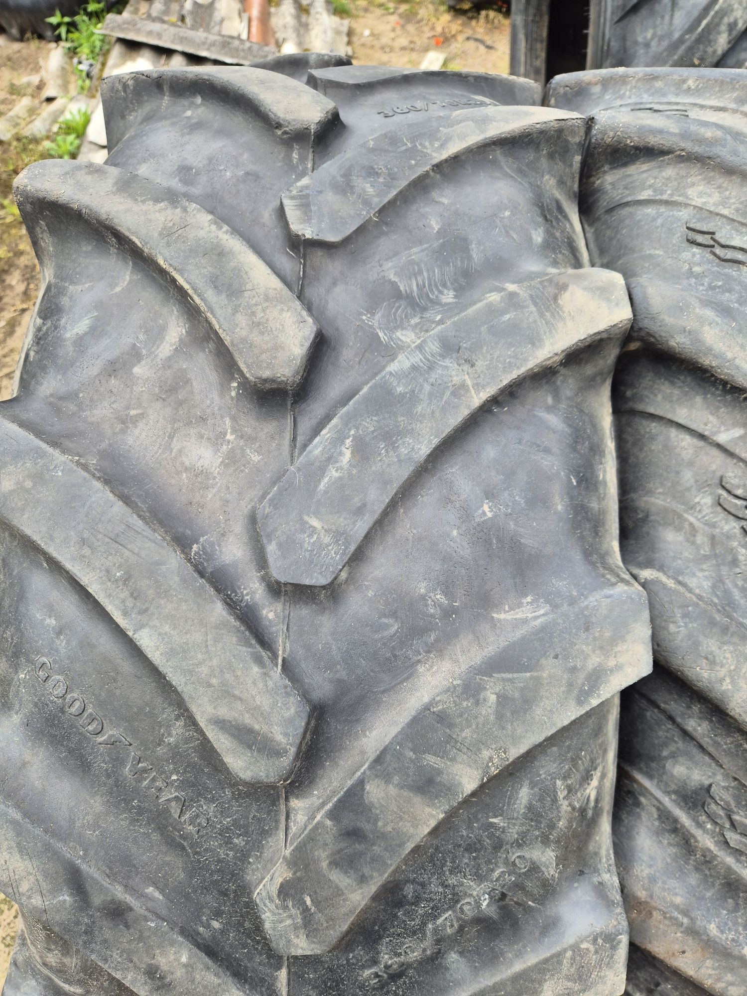 Opony 360/70r20  360/70-20