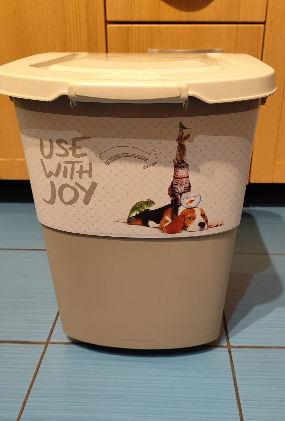 Pojemnik na karmę 38l Rotho Archie Use with joy