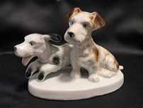 Zabytkowa porcelanowa figurka „Psy” nr 7523. Carla Scheidig