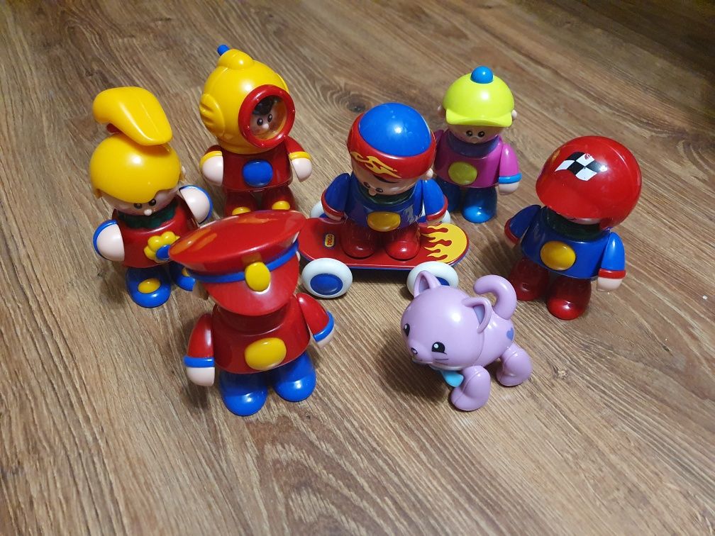 Figurki firmy Tolo Toys