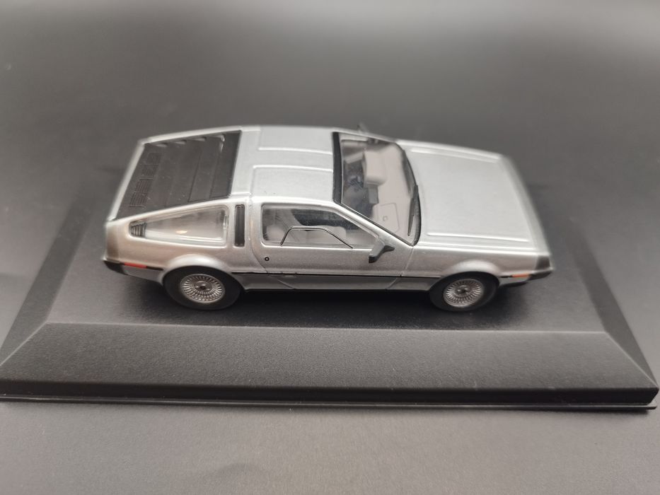 1:43 Altaya DMC DeLorean 1981 Gablotka zastępcza
